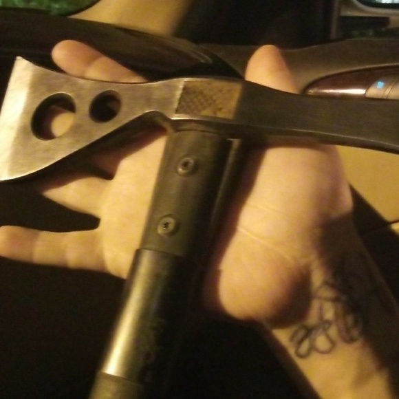 SOG hatchet - Picture 3 of 5
